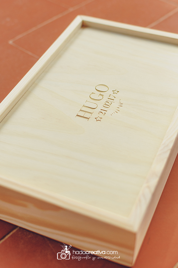 Caja de madera con fotos