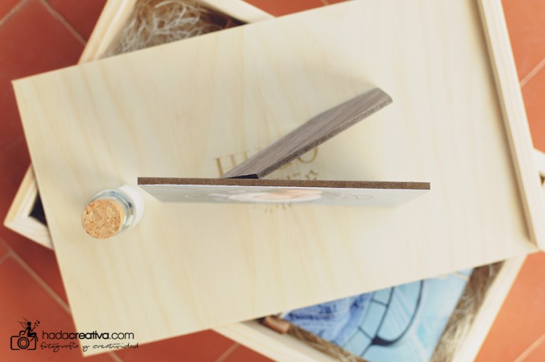 Caja de madera con fotos